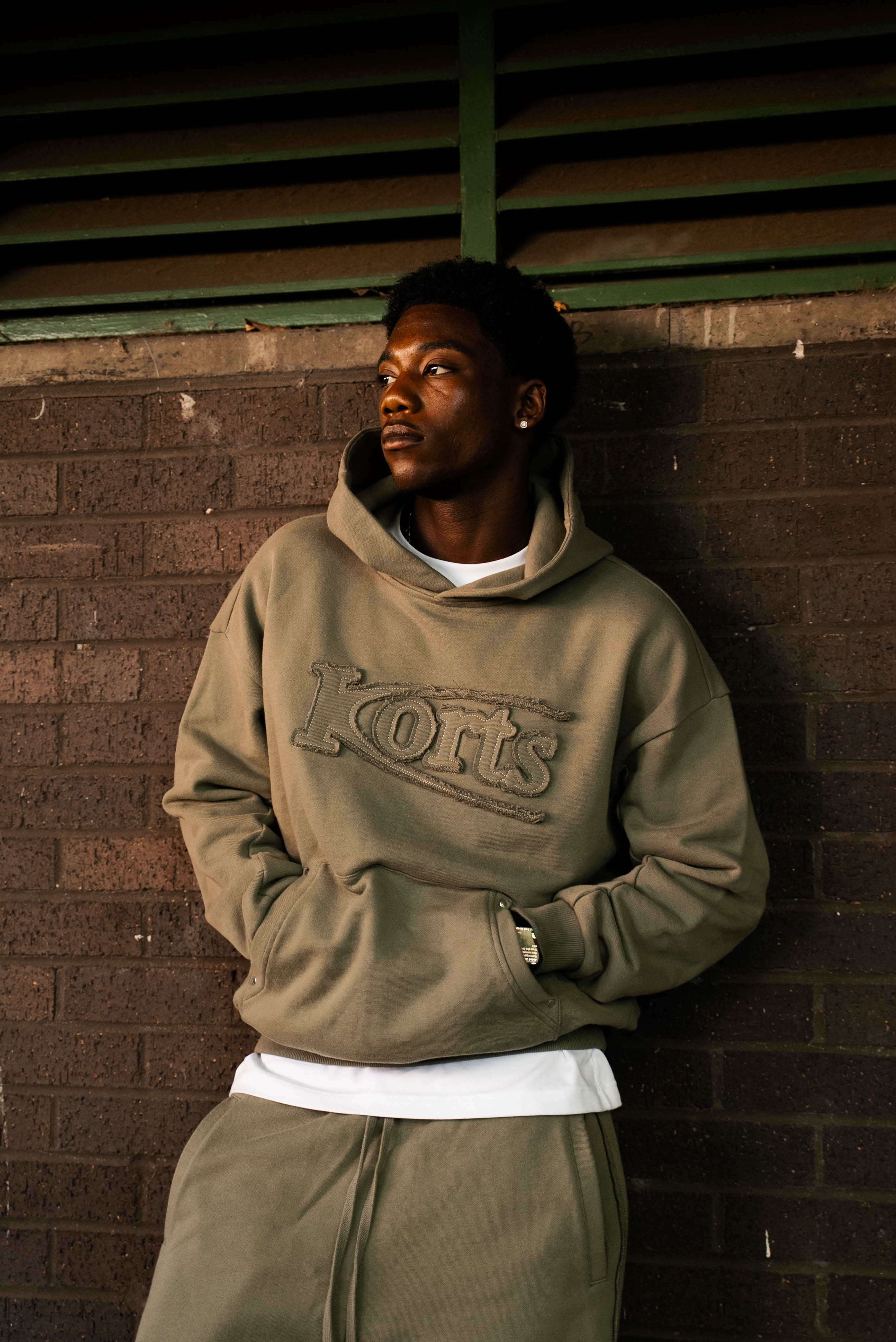Model view of Kortsiide Patchwork Korts Khaki Hoodie